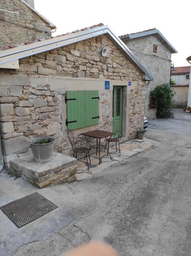 Ema Apartamento Buzet Exterior foto